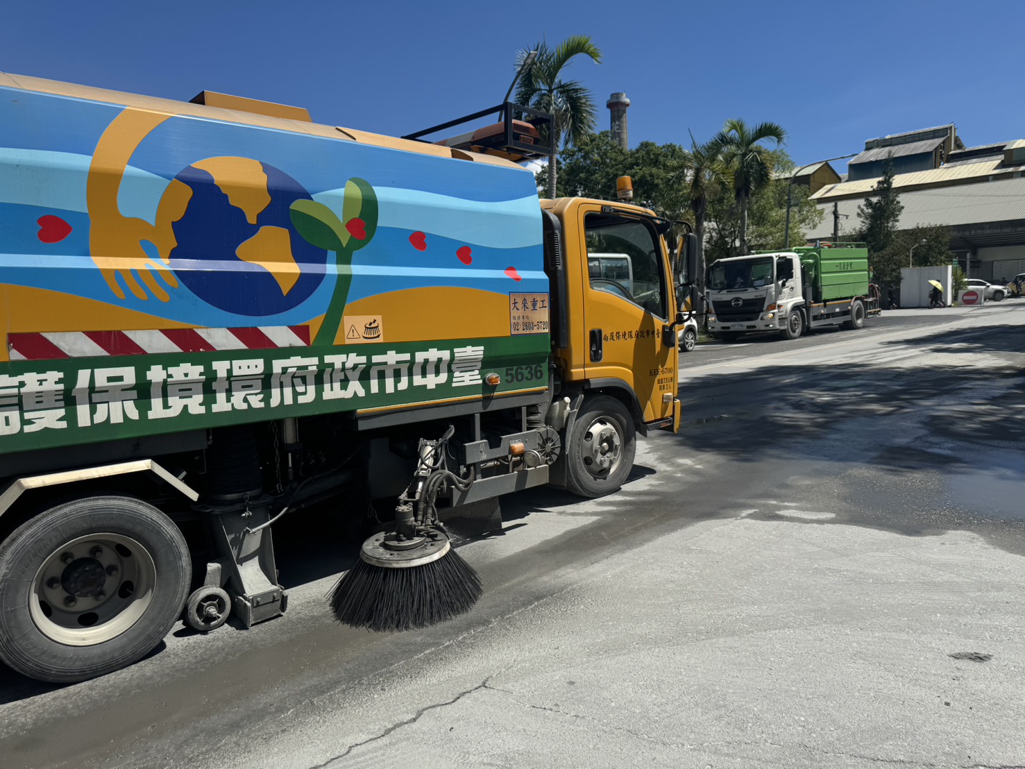 環保局掃街車掃街工作 0