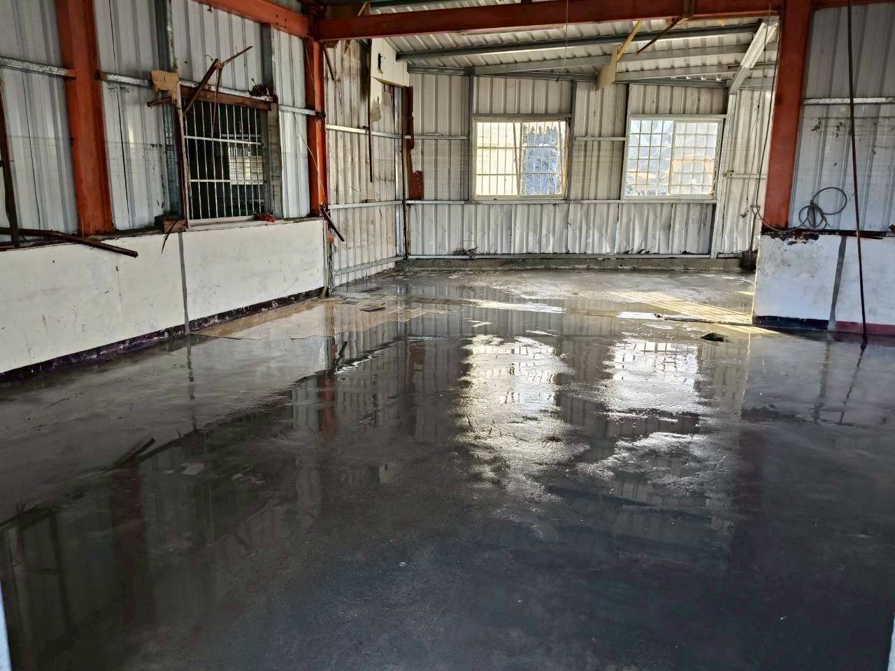 中市環保局攜手民力加派清溝車 強力水柱助花蓮居民重整家園 6 環保局支援花蓮 清理完成 3